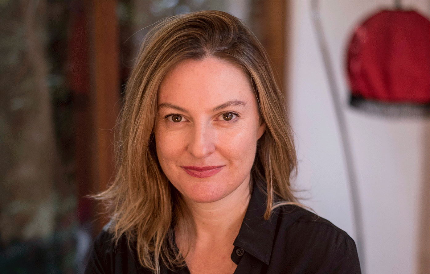 Hacer de lo doméstico algo público. Es la provocación que la psicoanalista y directora de basepública Constanza Michelson lanzó en su columna semanal en La Tercera previo al Día de la Mujer. Aquí reflexiona sobre cómo lograrlo y las lógicas que lo impiden.