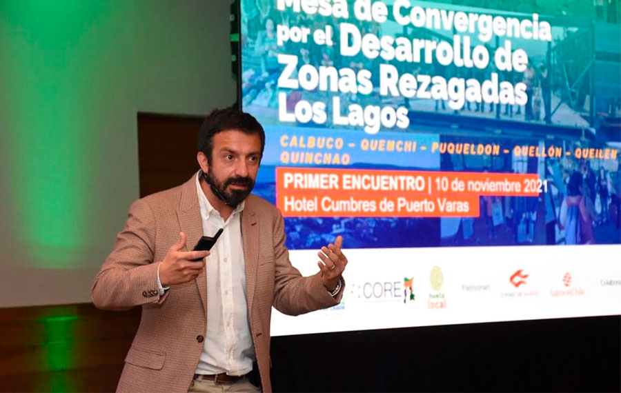La centralización de políticas y recursos en las grandes urbes genera brechas importantes en el desarrollo regional, pero también dentro de las mismas regiones existen focos aún más vulnerables, con comunas que se consideran rezagadas y que requieren una intervención que las apoye para mejorar sus condiciones de vida y bienestar de sus comunidades.