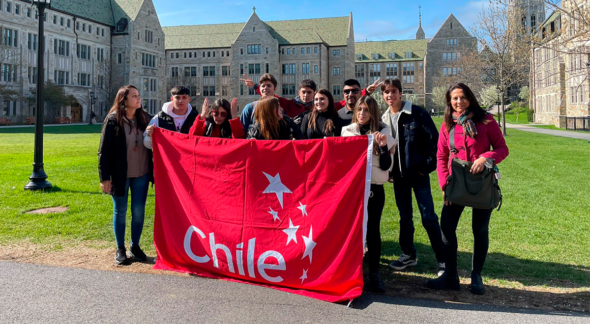  Gracias a la Iniciativa Los Creadores de la Fundación Kodea, escolares Chilenos tuvieron la oportunidad de presentar sus proyectos tecnológicos en Instituto de Tecnología de Massachusetts (MIT).