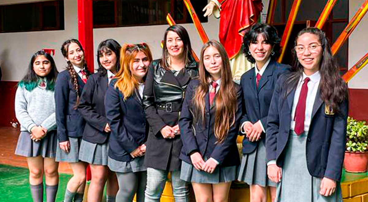  7 chicas de Copiapó se posicionaron como el mejor equipo de debate escolar del país. Para ellas, una persona fue indispensable: su profesora Karen. Esta es su historia.