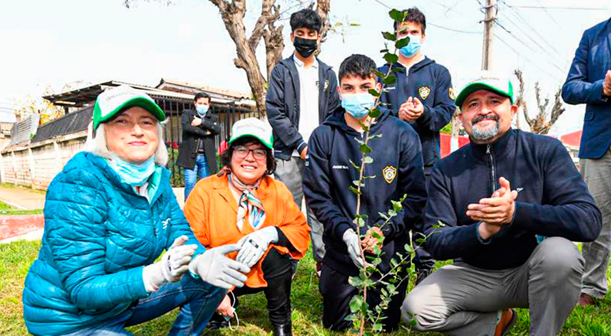  La municipalidad de Quillota junto a Enel y el apoyo técnico de Duoc-UC lideran esta iniciativa que busca plantar un árbol por cada habitante de la ciudad con la activa participación de los vecinos.