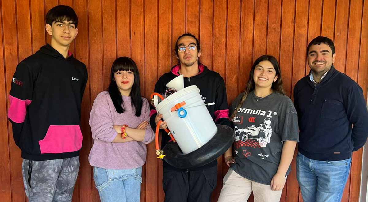  Estos cuatro estudiantes del Instituto Camilo Henríquez de Villarrica son los finalistas regionales de la Araucanía del concurso de talento digital Los Creadores de Fundación Kodea.