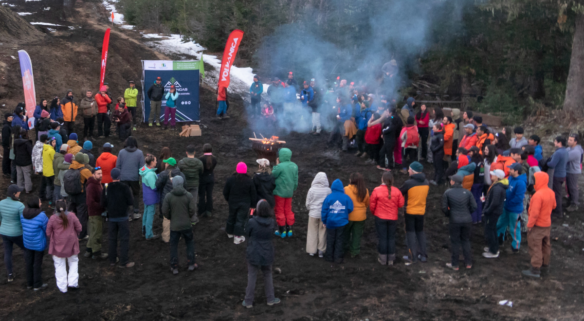  La ONG Entre Lengas organiza esta actividad que en su novena versión se consagra como un punto de encuentro entre Chile y Argentina para fomentar el turismo de montaña sustentable en la región de Los Ríos. 
