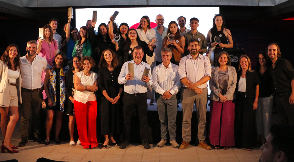  El documental Huellas de Ausencia: Mujeres y adopciones ilegales en La Araucanía de Santiago Rodríguez y emitido por Ufro TV, se quedó con el reconocimiento a la excelencia periodística.