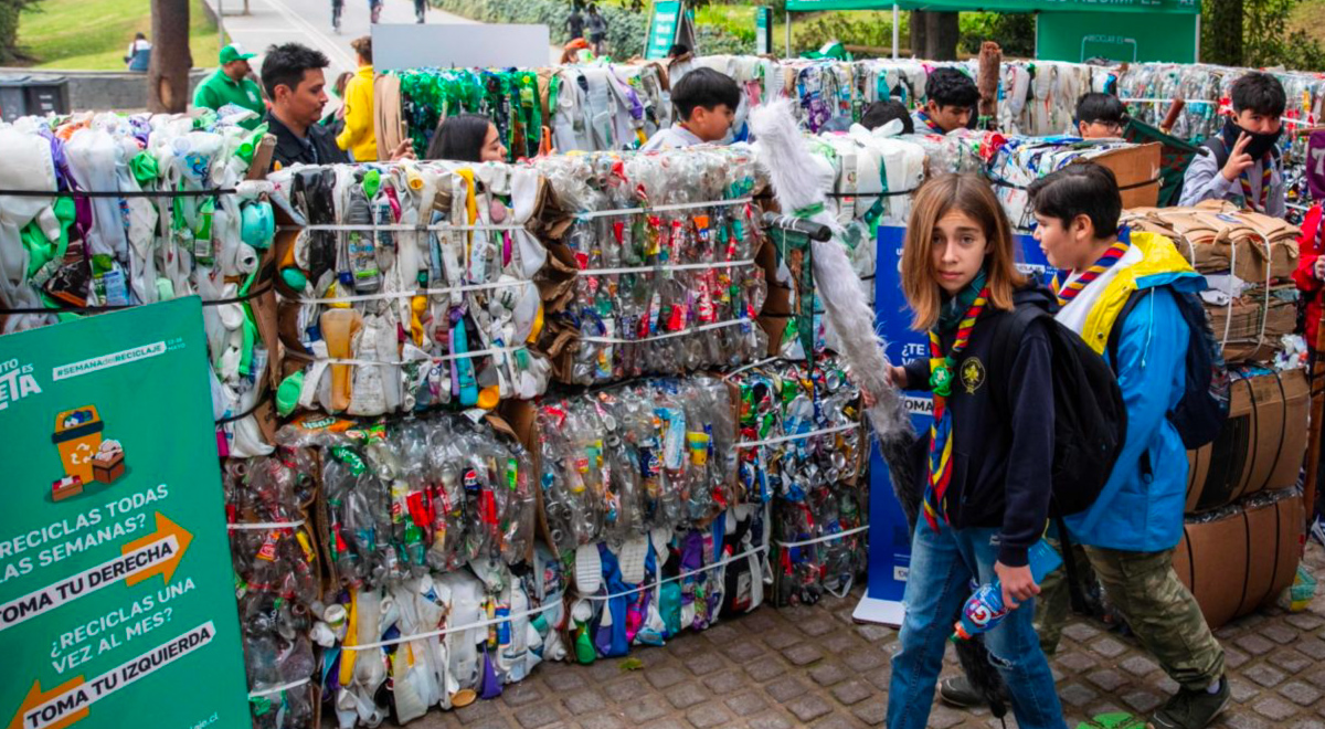  En Chile se consumen cerca de 990 mil toneladas de plástico al año, pero solo el 8,5% se recicla. Frente a este escenario, la campaña “Un poquito es caleta” regresa [&hellip;]