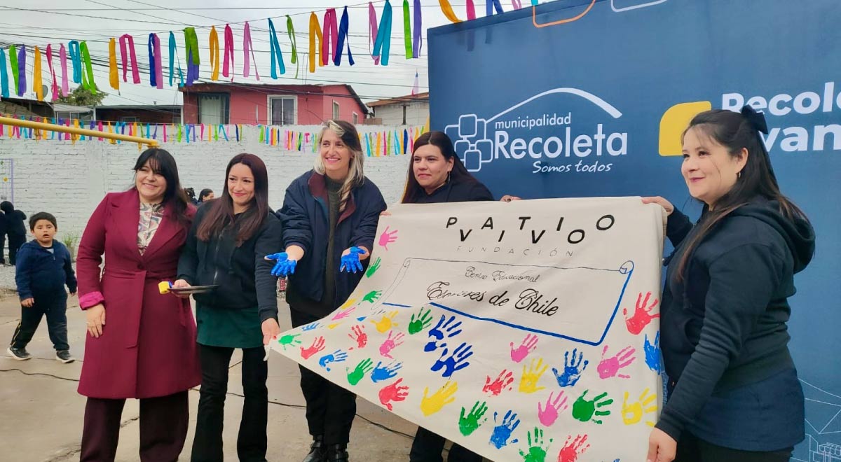  La Municipalidad de Recoleta, Fundación Mustakis y Fundación Patio Vivo pusieron en marcha Juega Libre, programa que transforma los patios de establecimientos de educación parvularia en espacios de juego, exploración y aprendizaje.